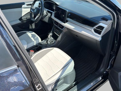2025 Volkswagen Taos SE 4MOTION