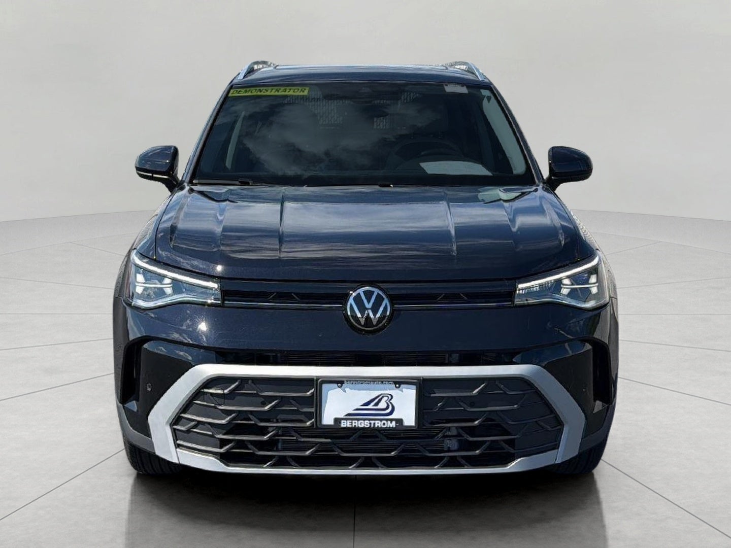 2025 Volkswagen Taos SE 4MOTION