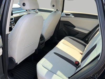 2025 Volkswagen Taos SE 4MOTION