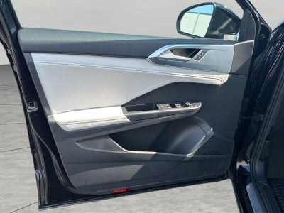 2025 Volkswagen Taos SE 4MOTION