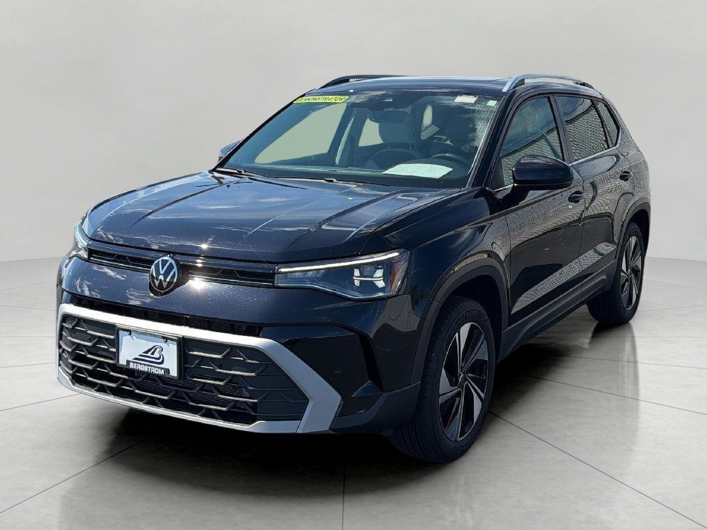 2025 Volkswagen Taos SE 4MOTION