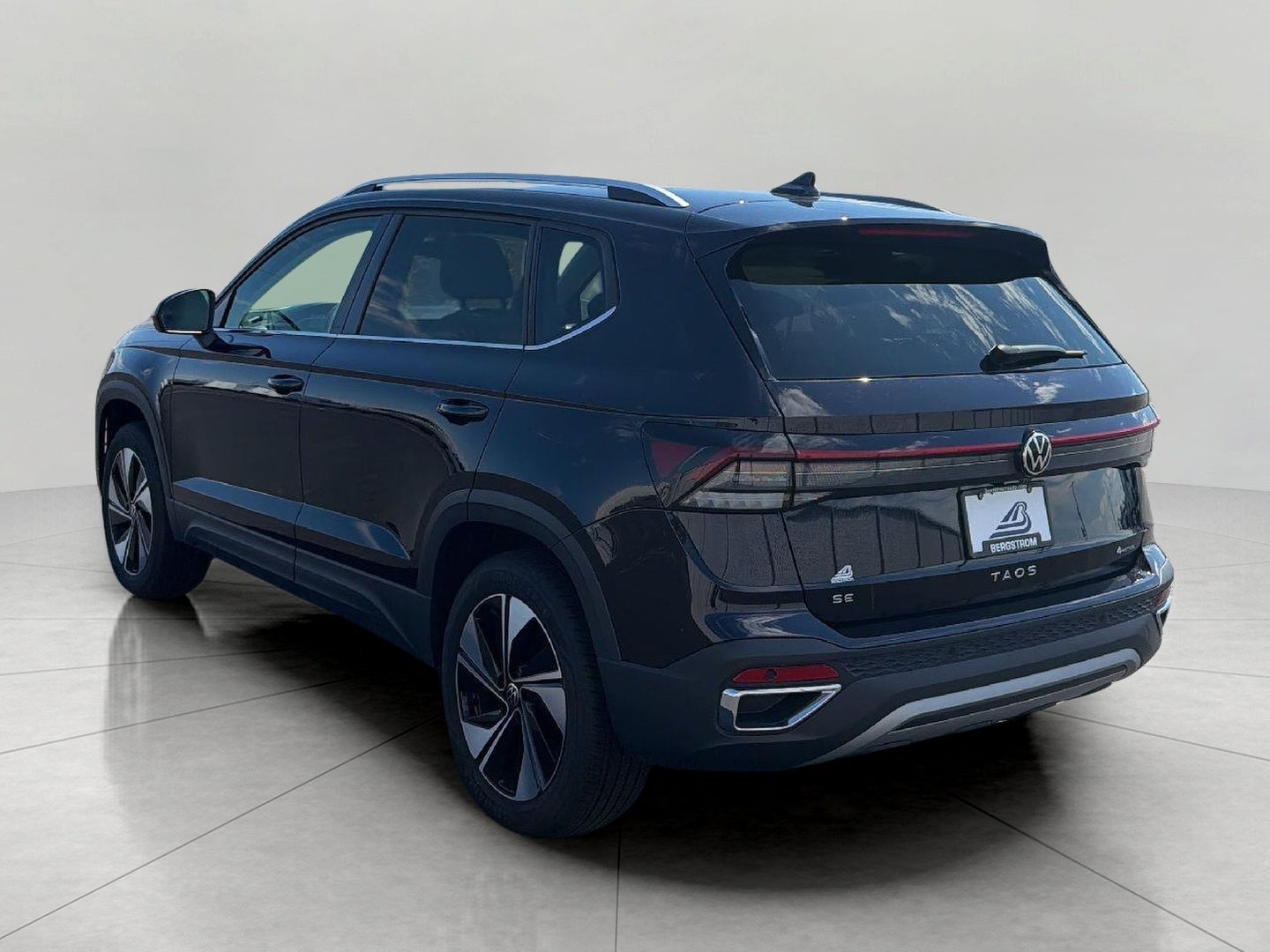 2025 Volkswagen Taos SE 4MOTION