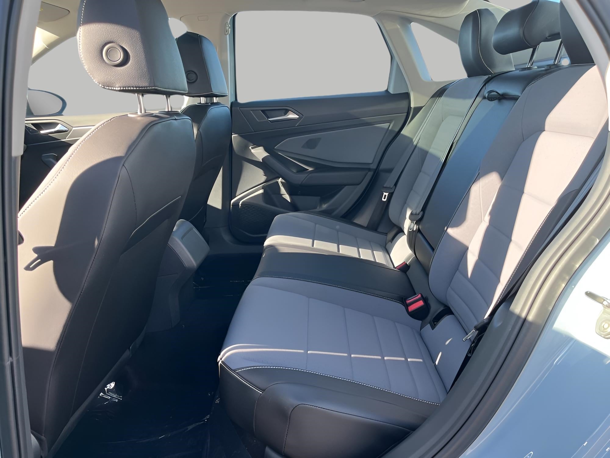 2025 Volkswagen Jetta SE Auto