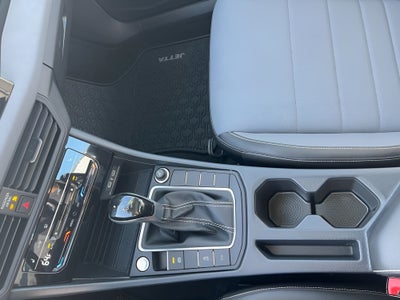 2025 Volkswagen Jetta SE Auto