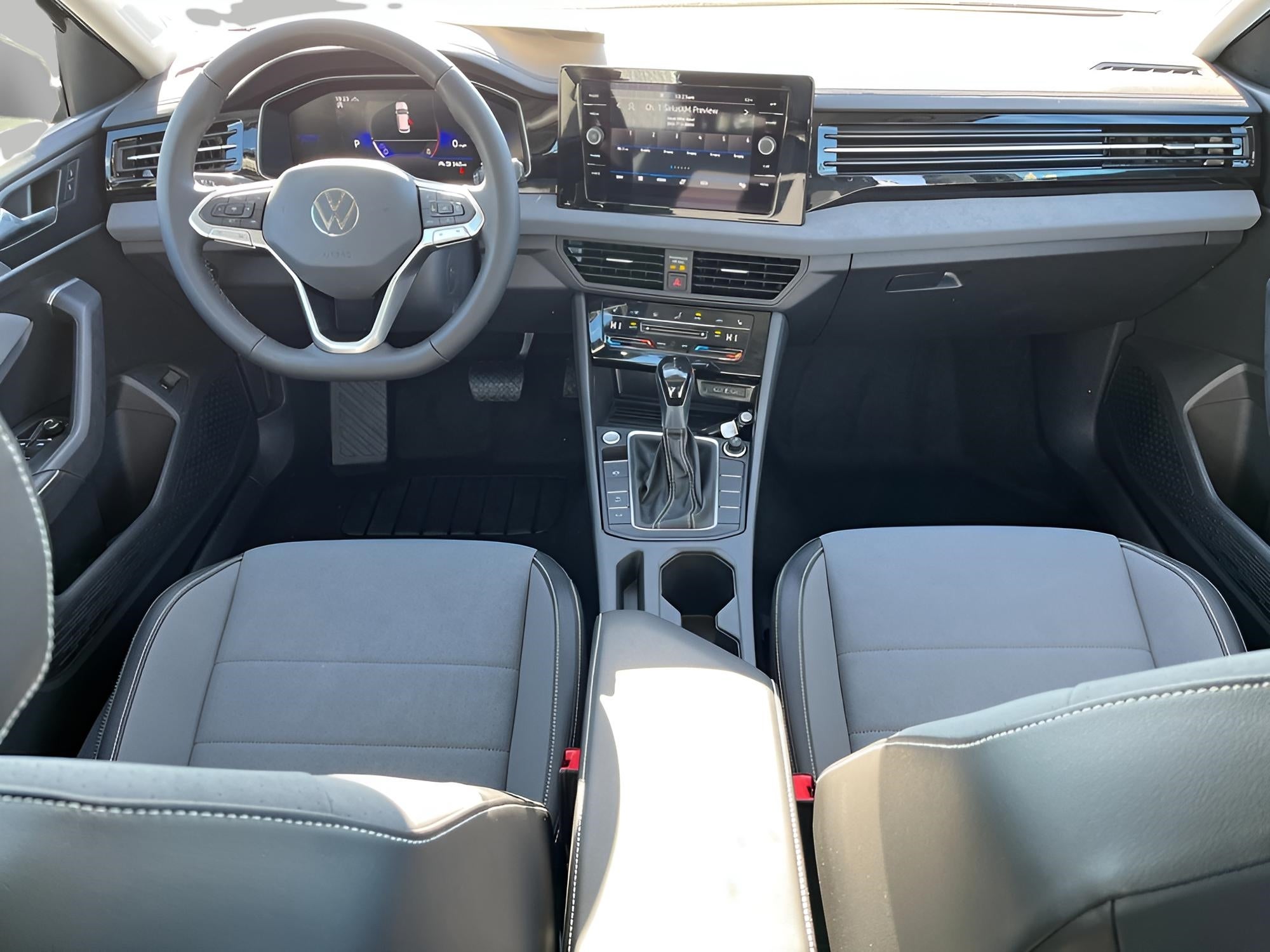 2025 Volkswagen Jetta SE Auto