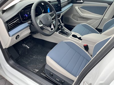 2025 Volkswagen Jetta SE Auto