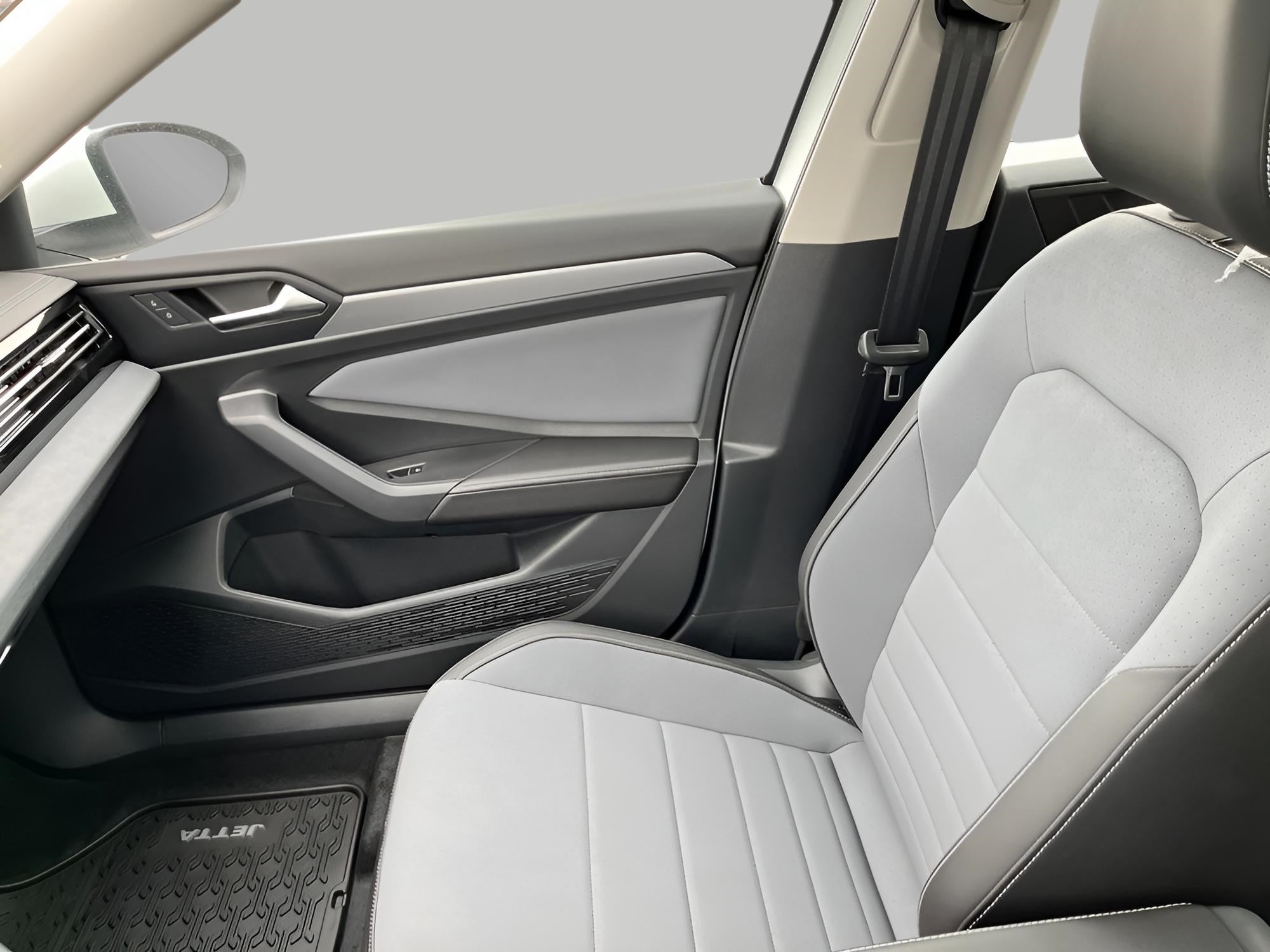 2025 Volkswagen Jetta SE Auto