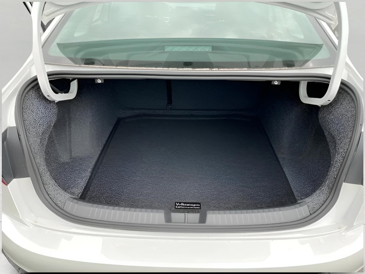 2025 Volkswagen Jetta SE Auto