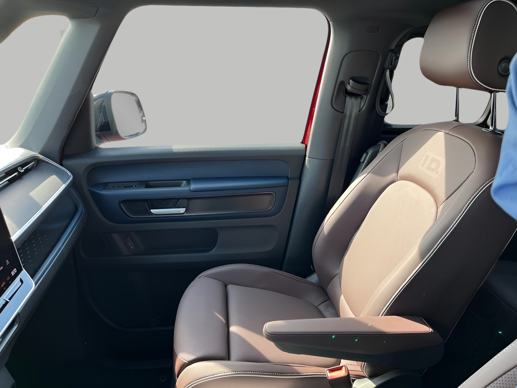 2025 Volkswagen ID. Buzz Pro S Plus 4MOTION w/Two-Tone