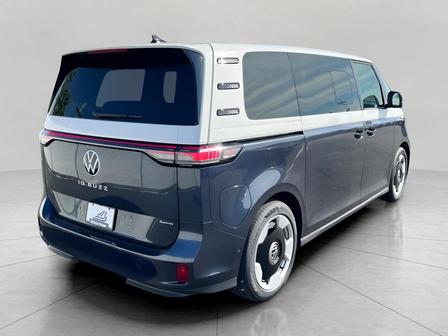 2025 Volkswagen ID. Buzz Pro S Plus 4MOTION w/Two-Tone