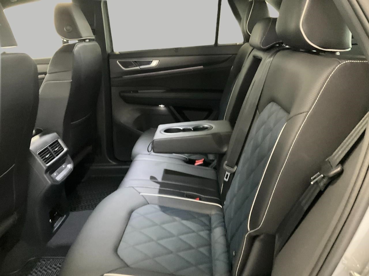 2026 Volkswagen Atlas Cross Sport 2.0T SEL Premium R-Line 4MOTION