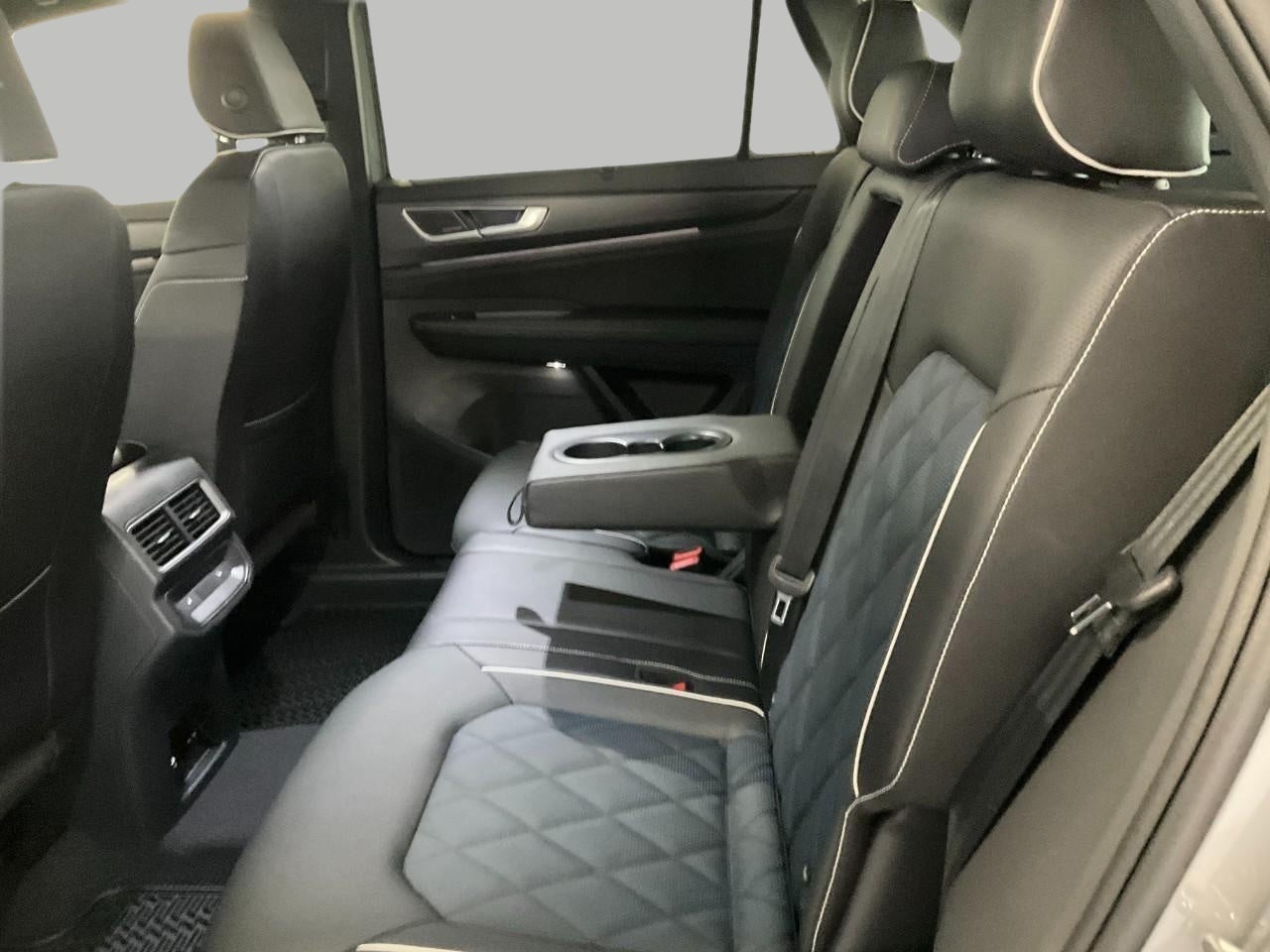2026 Volkswagen Atlas Cross Sport 2.0T SEL Premium R-Line 4MOTION