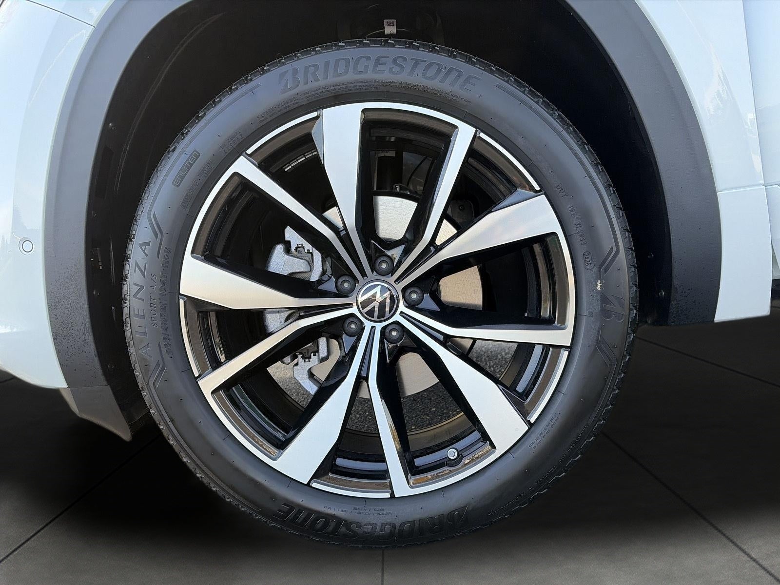 2026 Volkswagen Atlas Cross Sport 2.0T SEL Premium R-Line 4MOTION