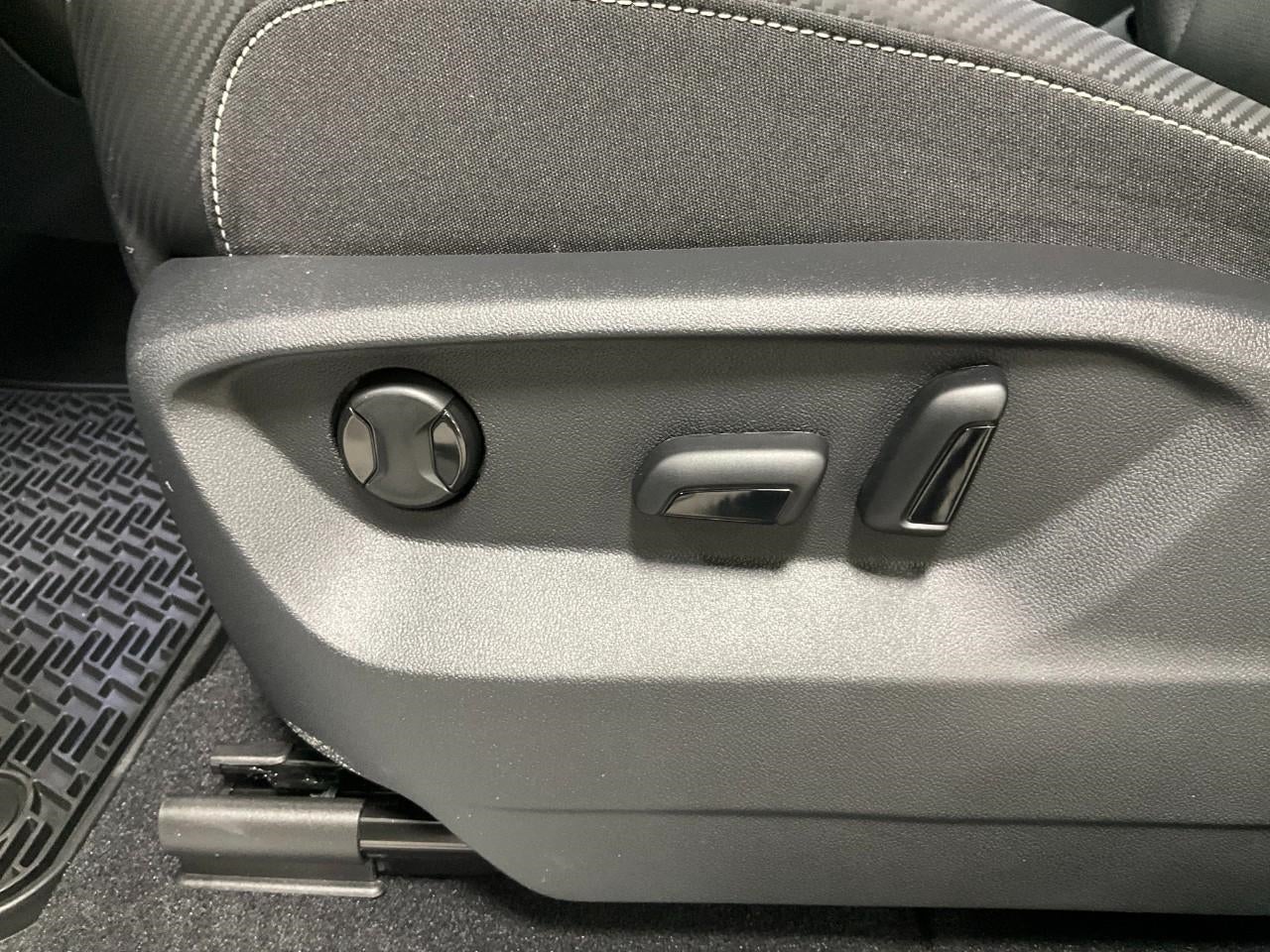 2026 Volkswagen Atlas Cross Sport 2.0T SE w/Technology 4MOTION