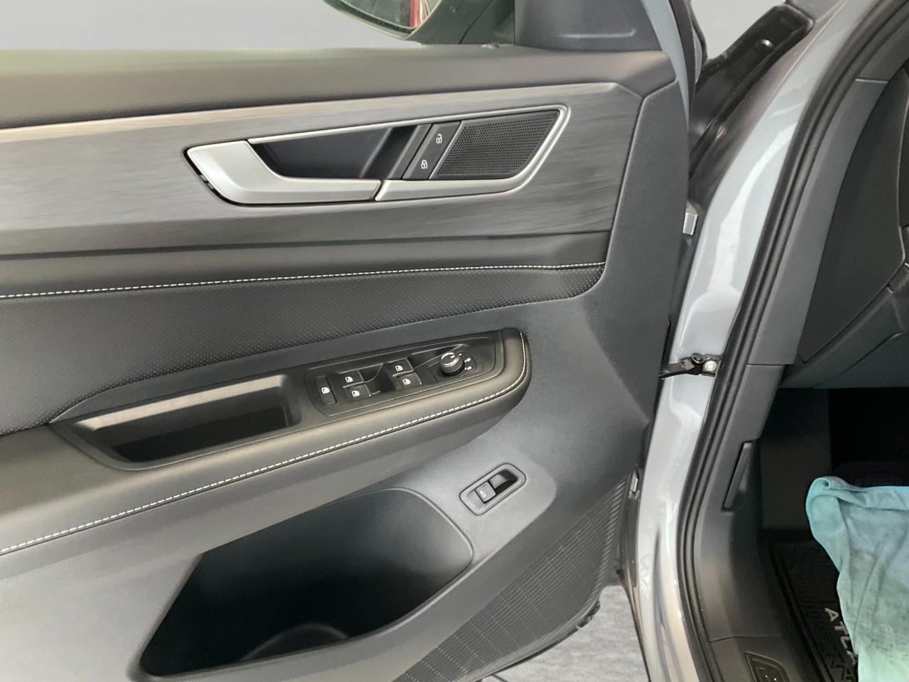 2026 Volkswagen Atlas Cross Sport 2.0T SE w/Technology 4MOTION