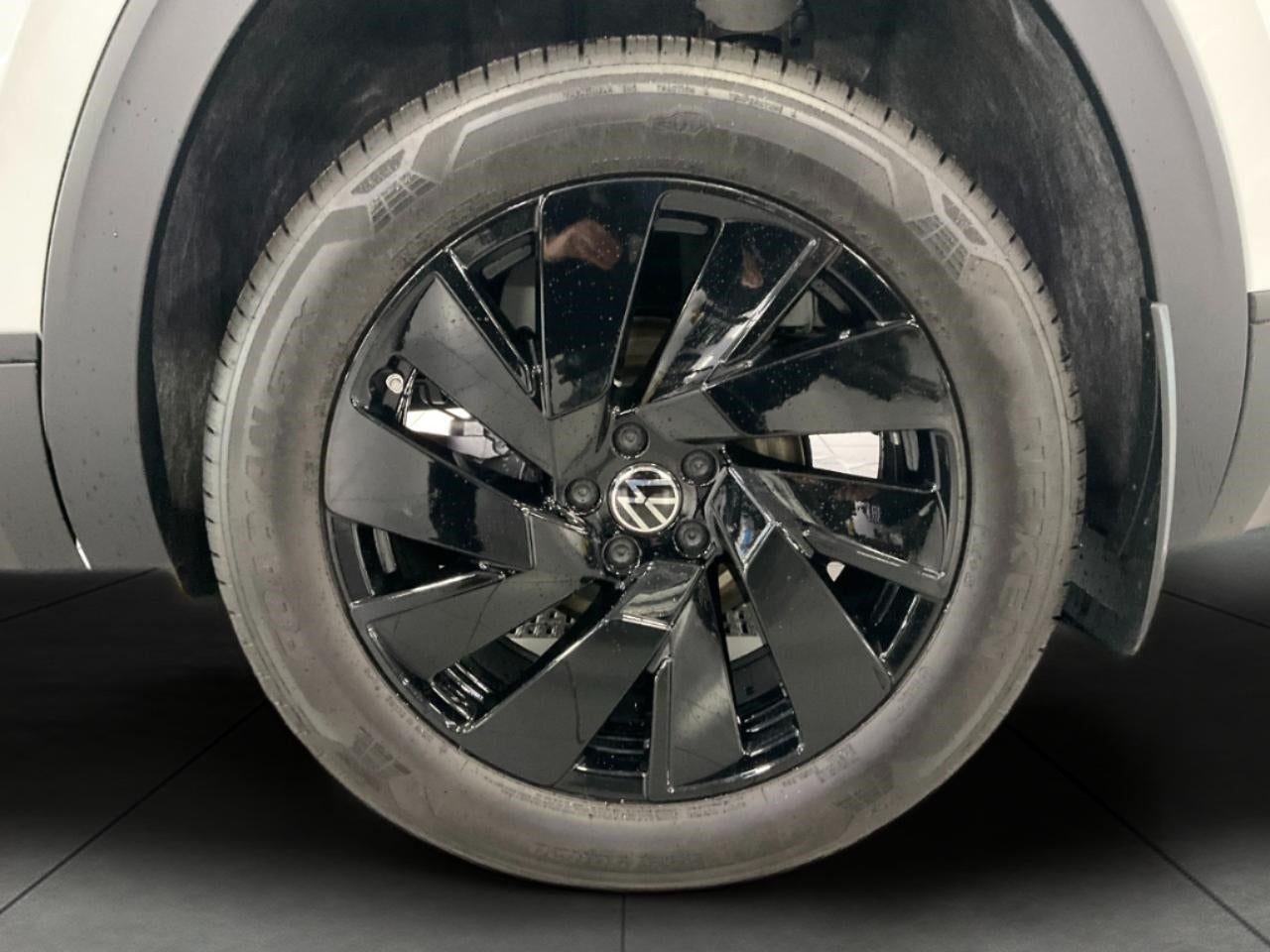 2026 Volkswagen Atlas Cross Sport 2.0T SE w/Technology 4MOTION