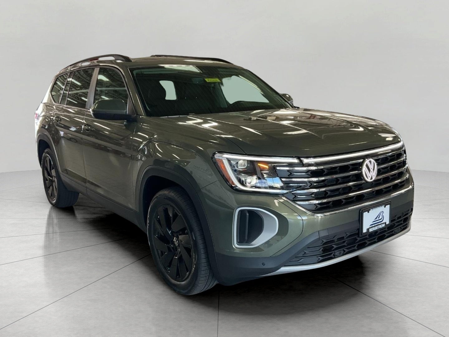 2026 Volkswagen Atlas 2.0T SE w/Technology 4MOTION