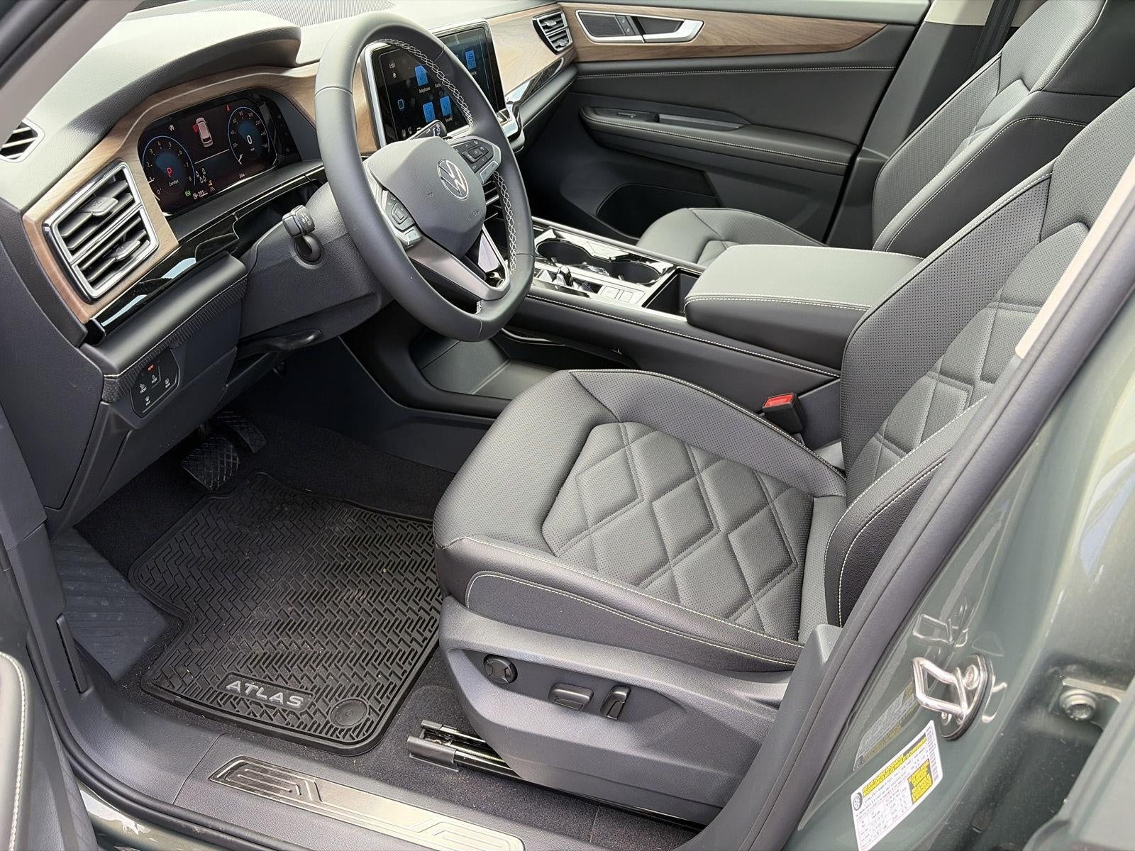 2026 Volkswagen Atlas 2.0T SE w/Technology 4MOTION