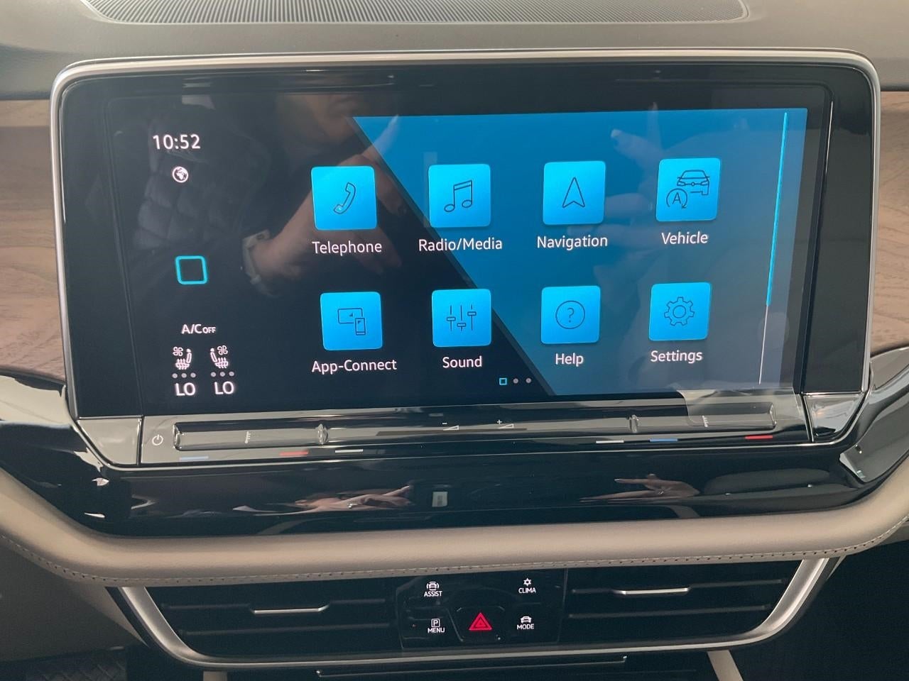 2026 Volkswagen Atlas 2.0T SE w/Technology 4MOTION