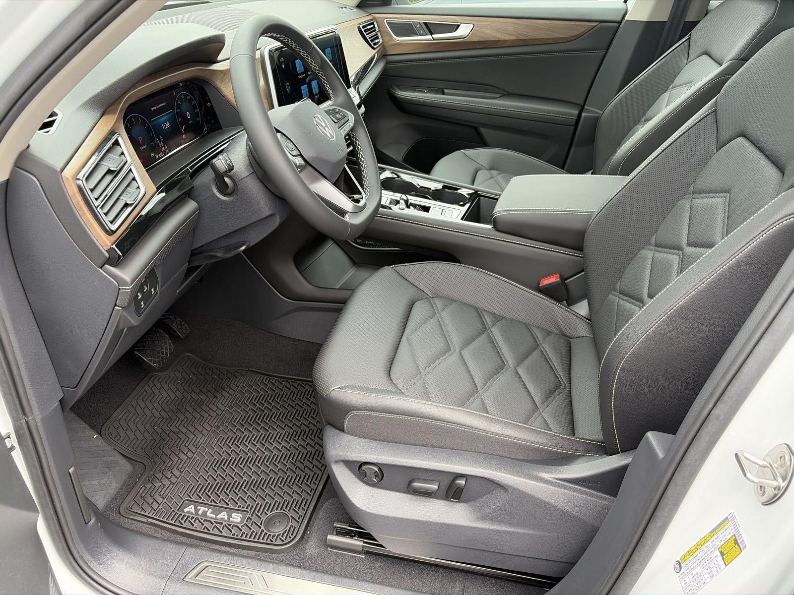 2026 Volkswagen Atlas 2.0T SE w/Technology 4MOTION