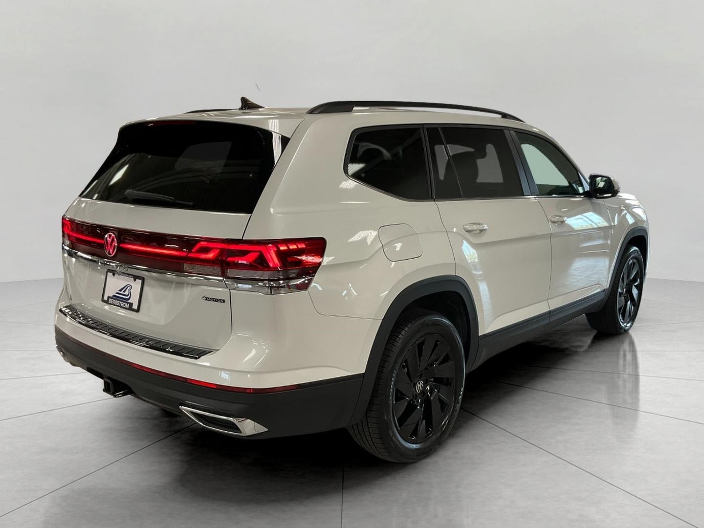2026 Volkswagen Atlas 2.0T SE w/Technology 4MOTION