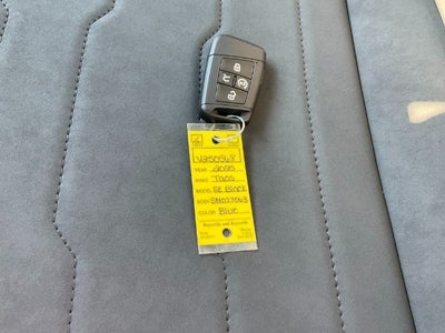 2025 Volkswagen Taos SE Black 4MOTION