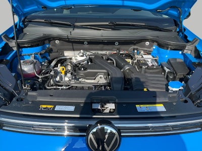 2025 Volkswagen Taos SE Black 4MOTION