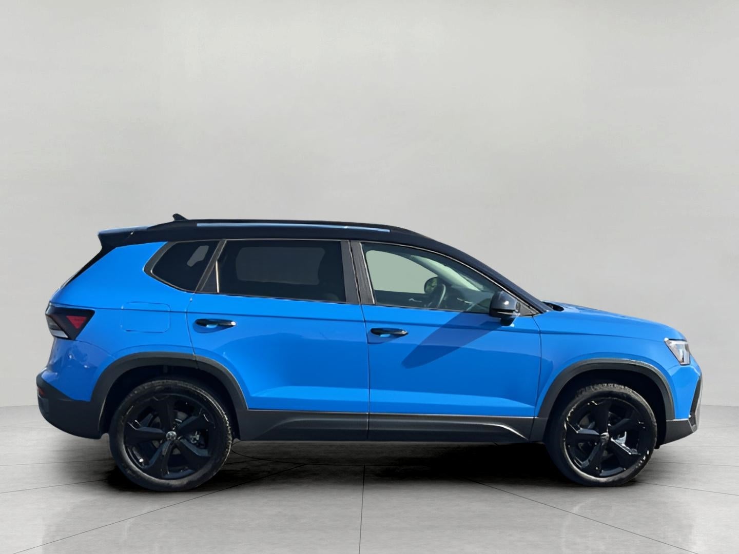 2025 Volkswagen Taos SE Black 4MOTION