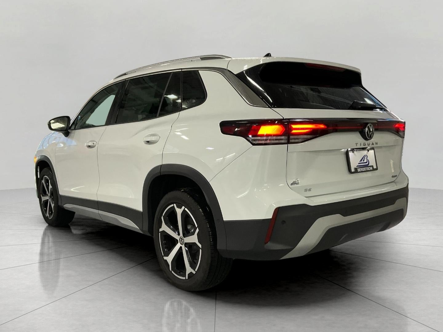 2025 Volkswagen Tiguan 2.0T SE 4MOTION