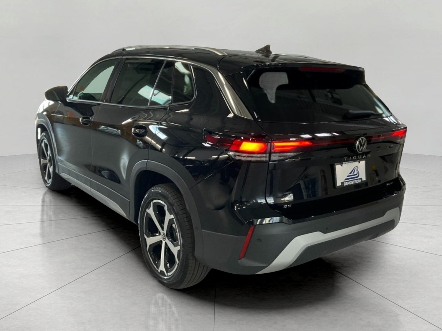 2026 Volkswagen Tiguan SE 4MOTION