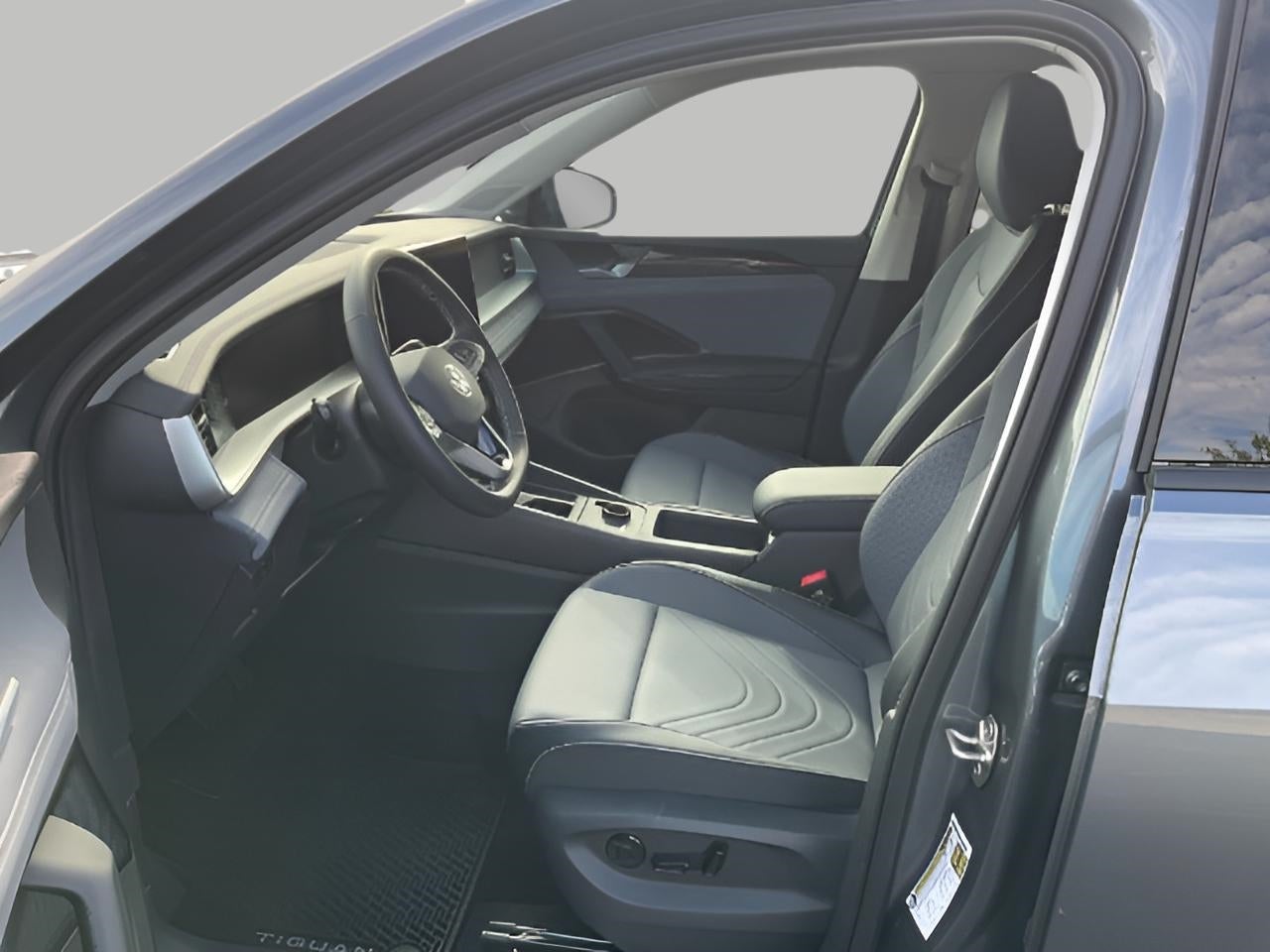 2025 Volkswagen Tiguan 2.0T SE 4MOTION