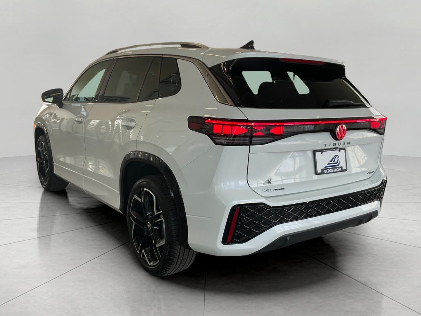 2026 Volkswagen Tiguan SEL R-Line Turbo 4MOTION