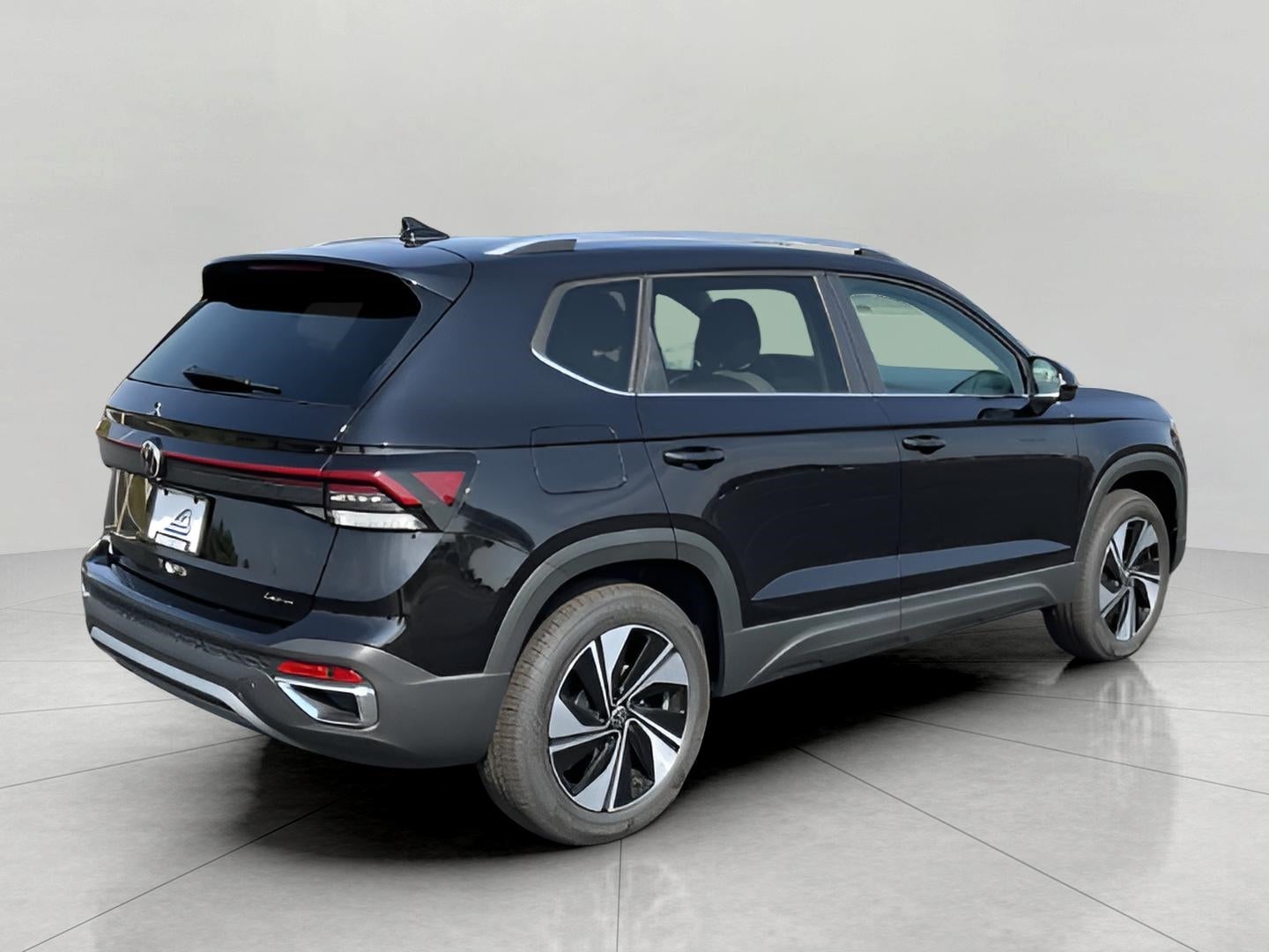 2025 Volkswagen Taos SE 4MOTION