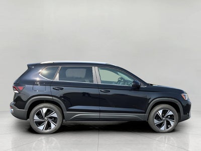2025 Volkswagen Taos SE 4MOTION