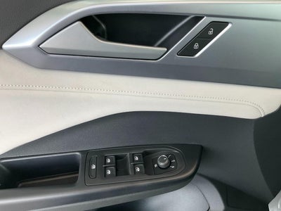 2026 Volkswagen Taos SE 4MOTION