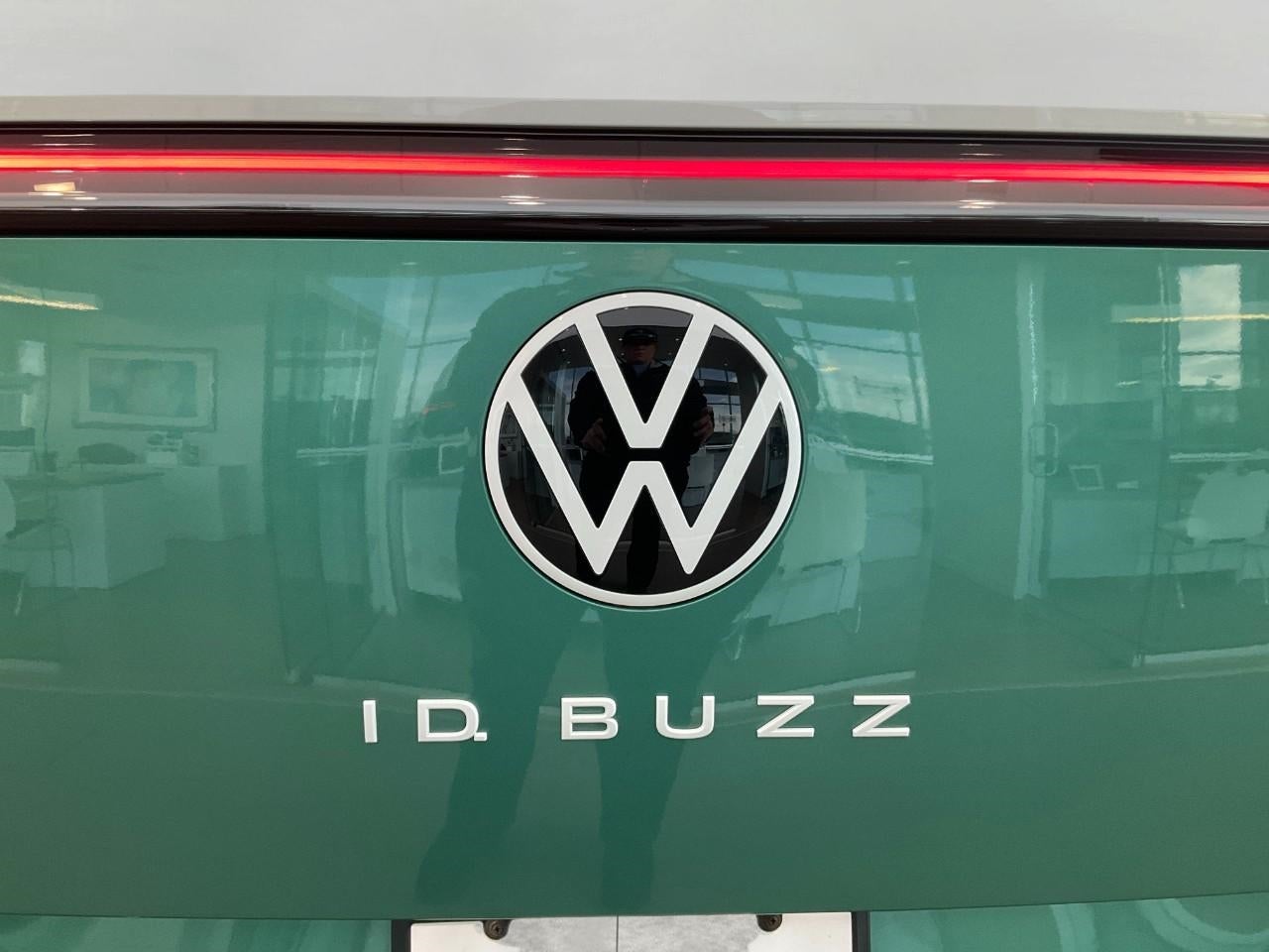 2025 Volkswagen ID. Buzz 1st Edition 4MOTION w/Two-Tone