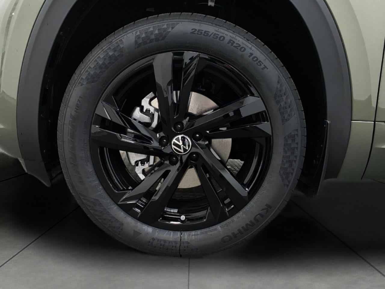 2026 Volkswagen Atlas Cross Sport 2.0T SEL R-Line Black 4MOTION