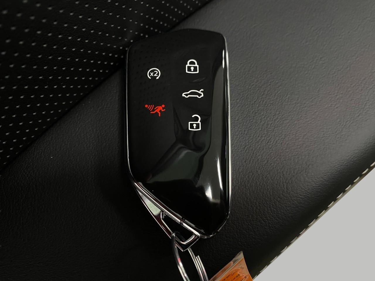 2026 Volkswagen Atlas Cross Sport 2.0T SEL R-Line Black 4MOTION