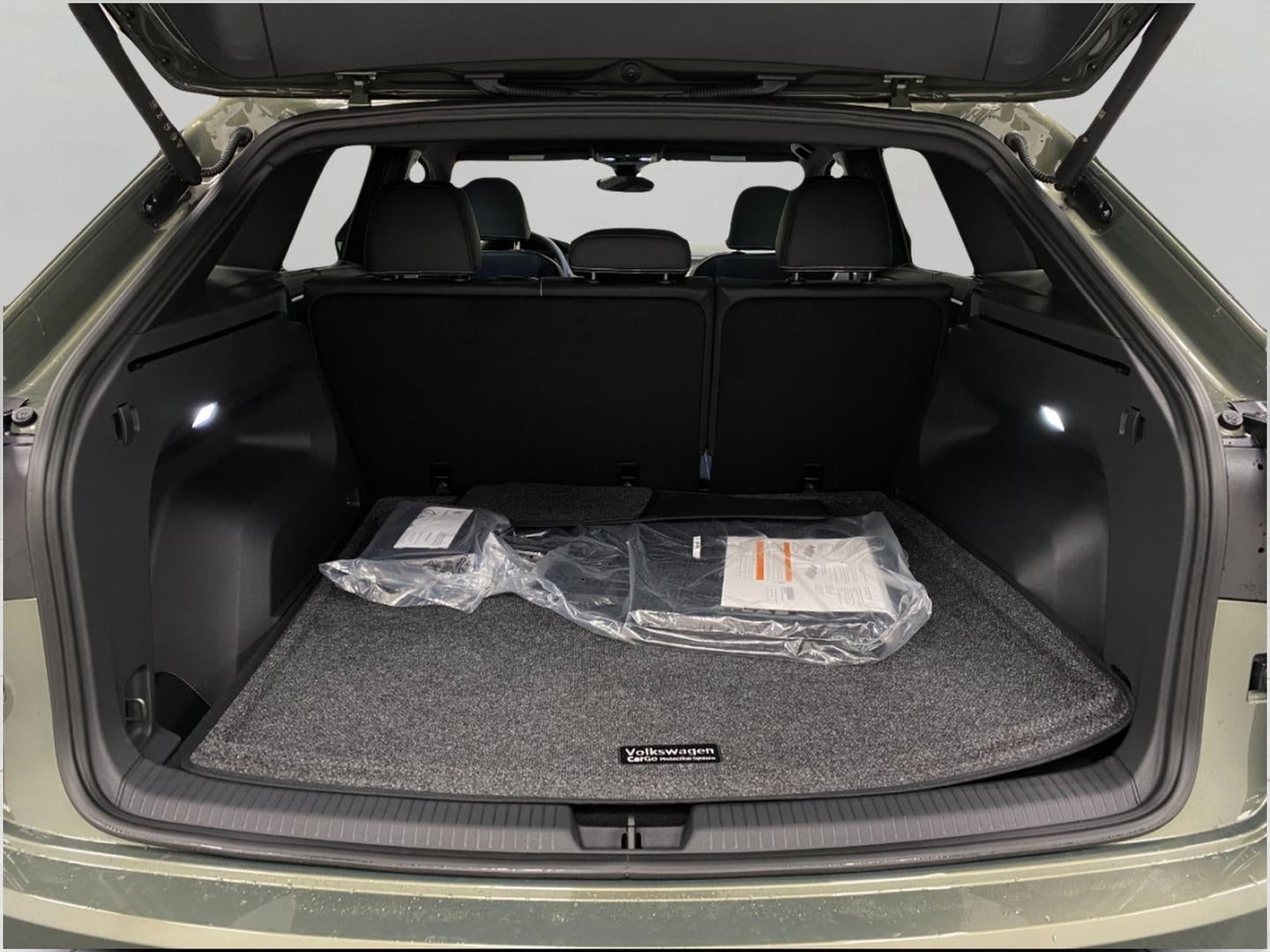 2026 Volkswagen Atlas Cross Sport 2.0T SEL R-Line Black 4MOTION