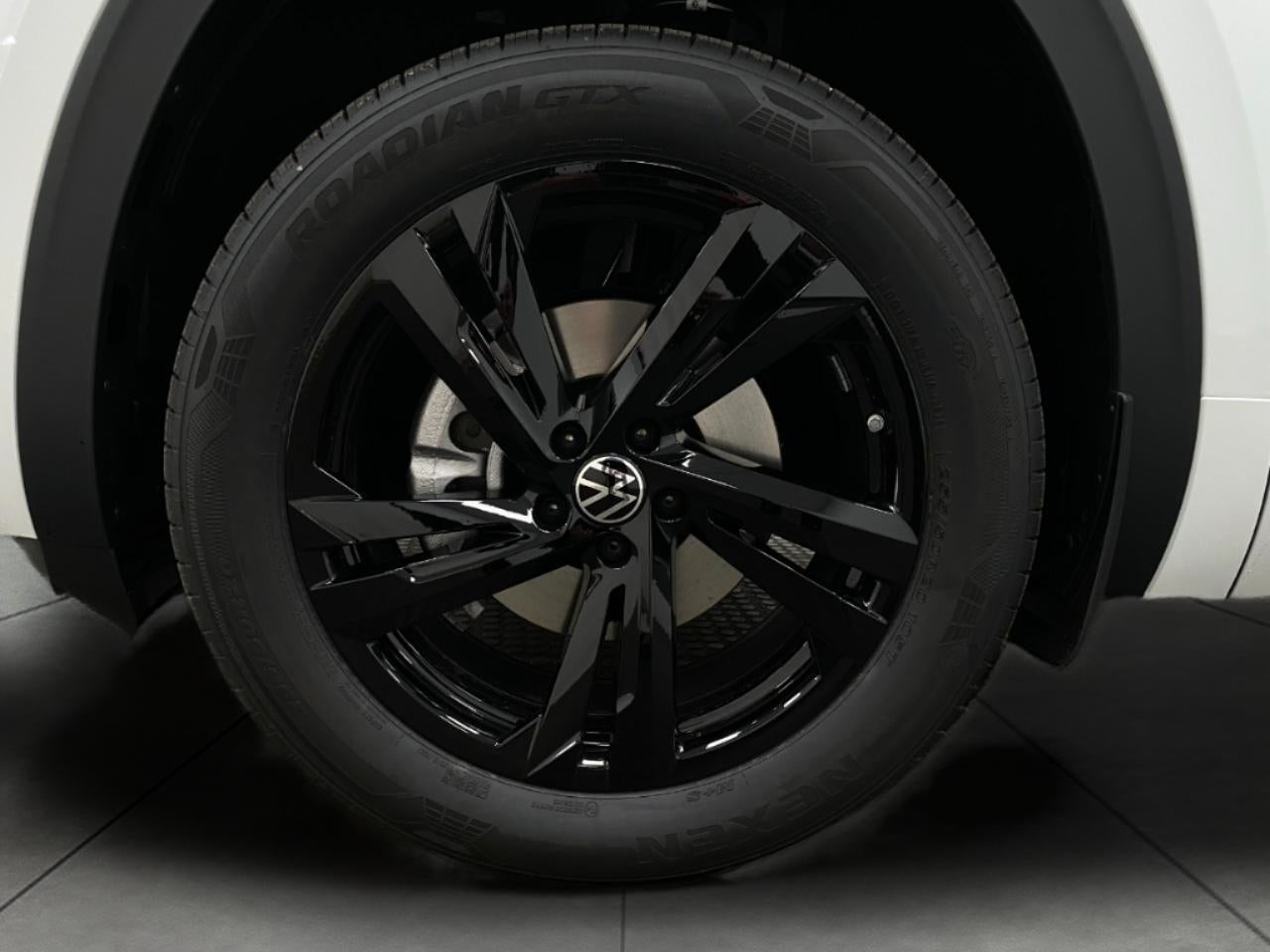 2026 Volkswagen Atlas Cross Sport 2.0T SEL R-Line Black 4MOTION