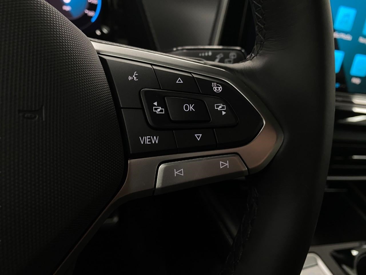 2026 Volkswagen Atlas Cross Sport 2.0T SEL R-Line Black 4MOTION