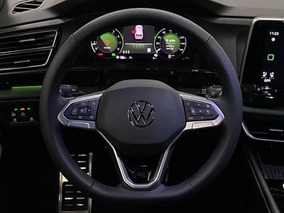 2026 Volkswagen Atlas Cross Sport 2.0T SEL R-Line Black 4MOTION