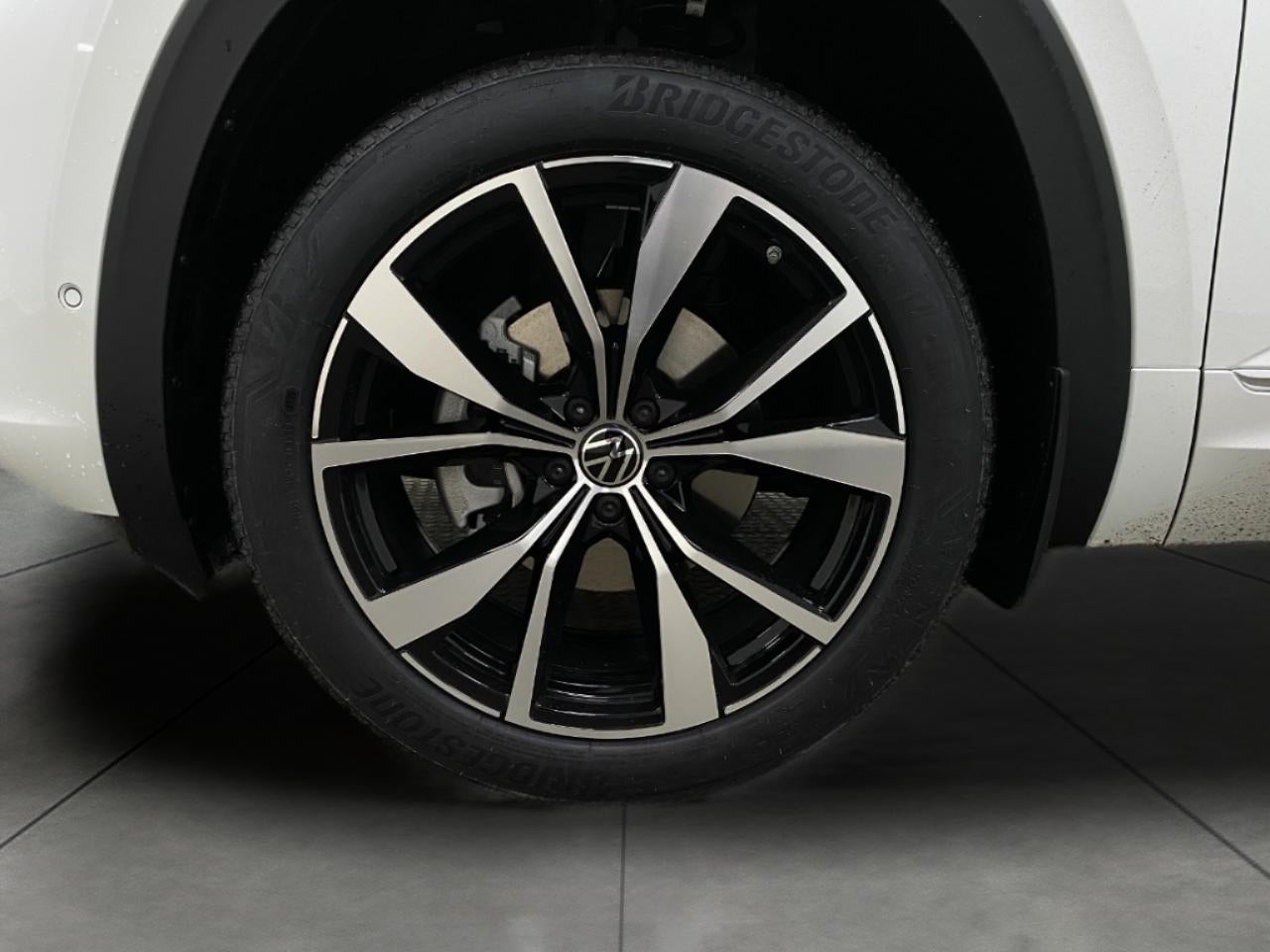 2026 Volkswagen Atlas Cross Sport 2.0T SEL Premium R-Line 4MOTION