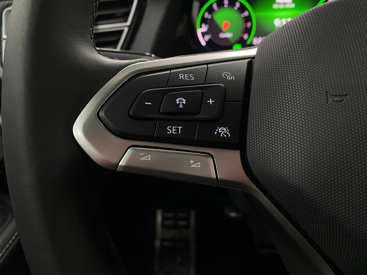 2026 Volkswagen Atlas Cross Sport 2.0T SEL Premium R-Line 4MOTION