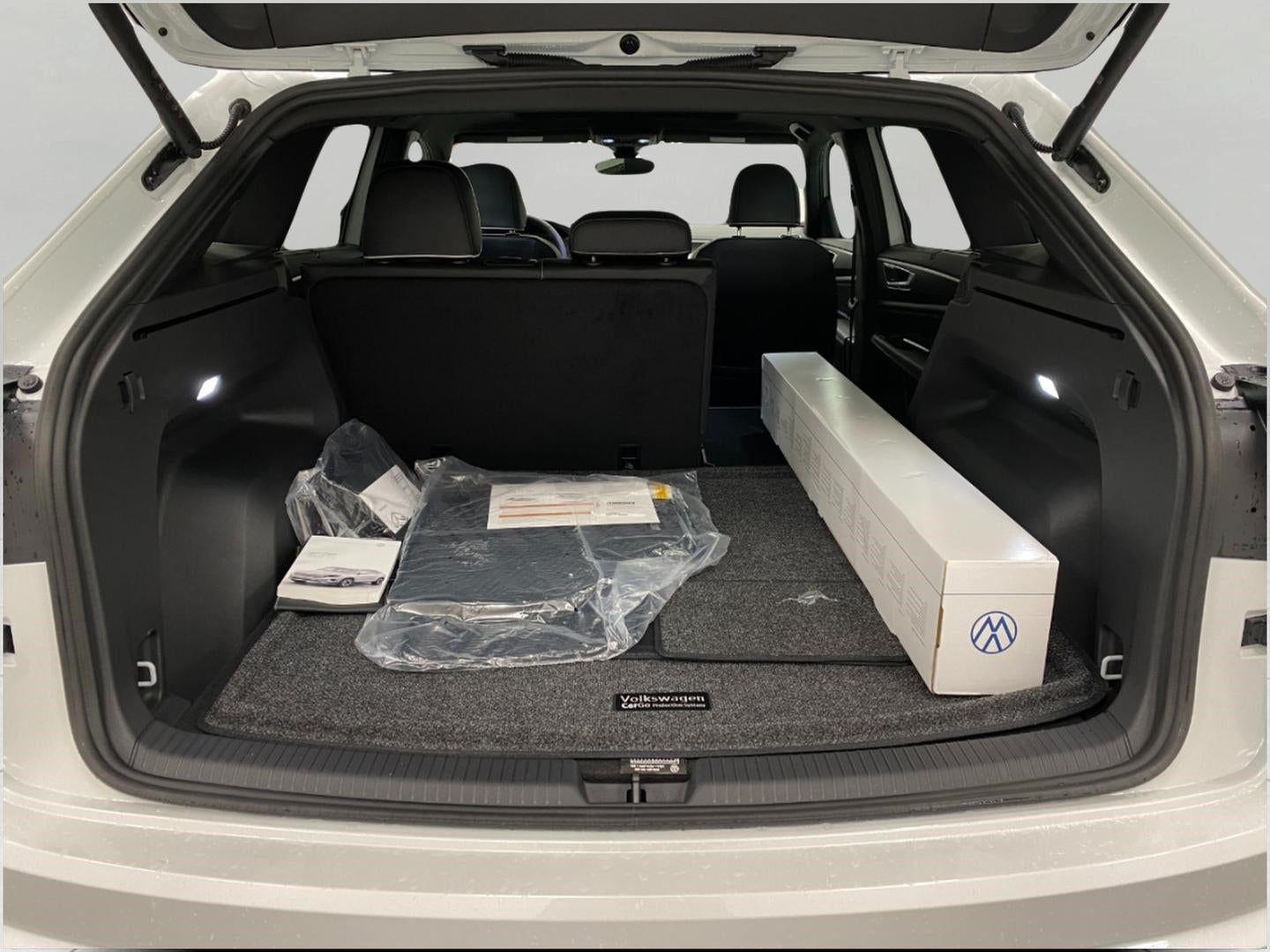 2026 Volkswagen Atlas Cross Sport 2.0T SEL Premium R-Line 4MOTION