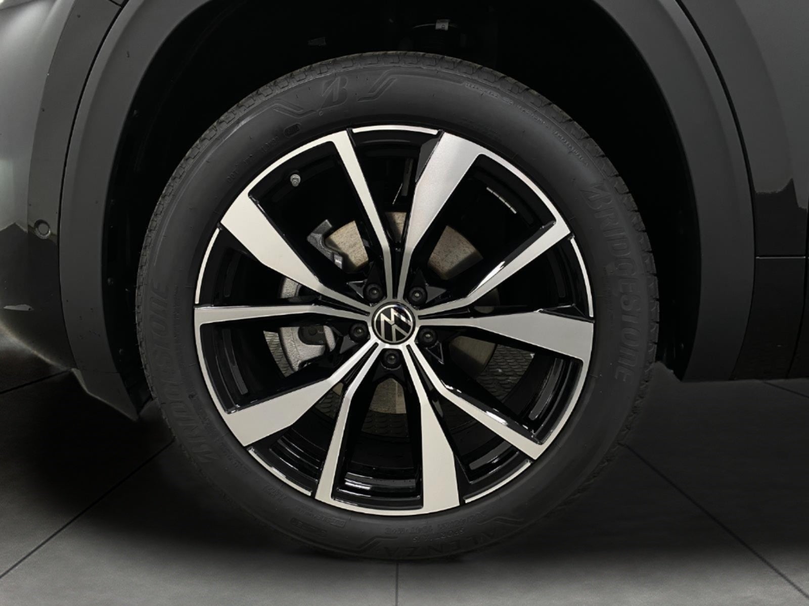 2026 Volkswagen Atlas 2.0T SEL Premium R-Line 4MOTION