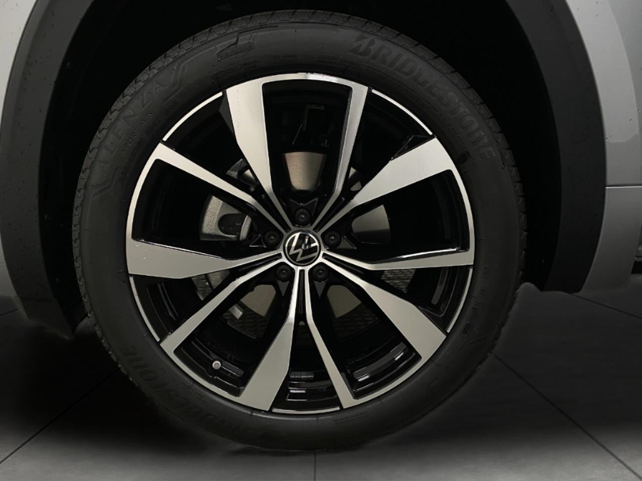 2026 Volkswagen Atlas 2.0T SEL Premium R-Line 4MOTION