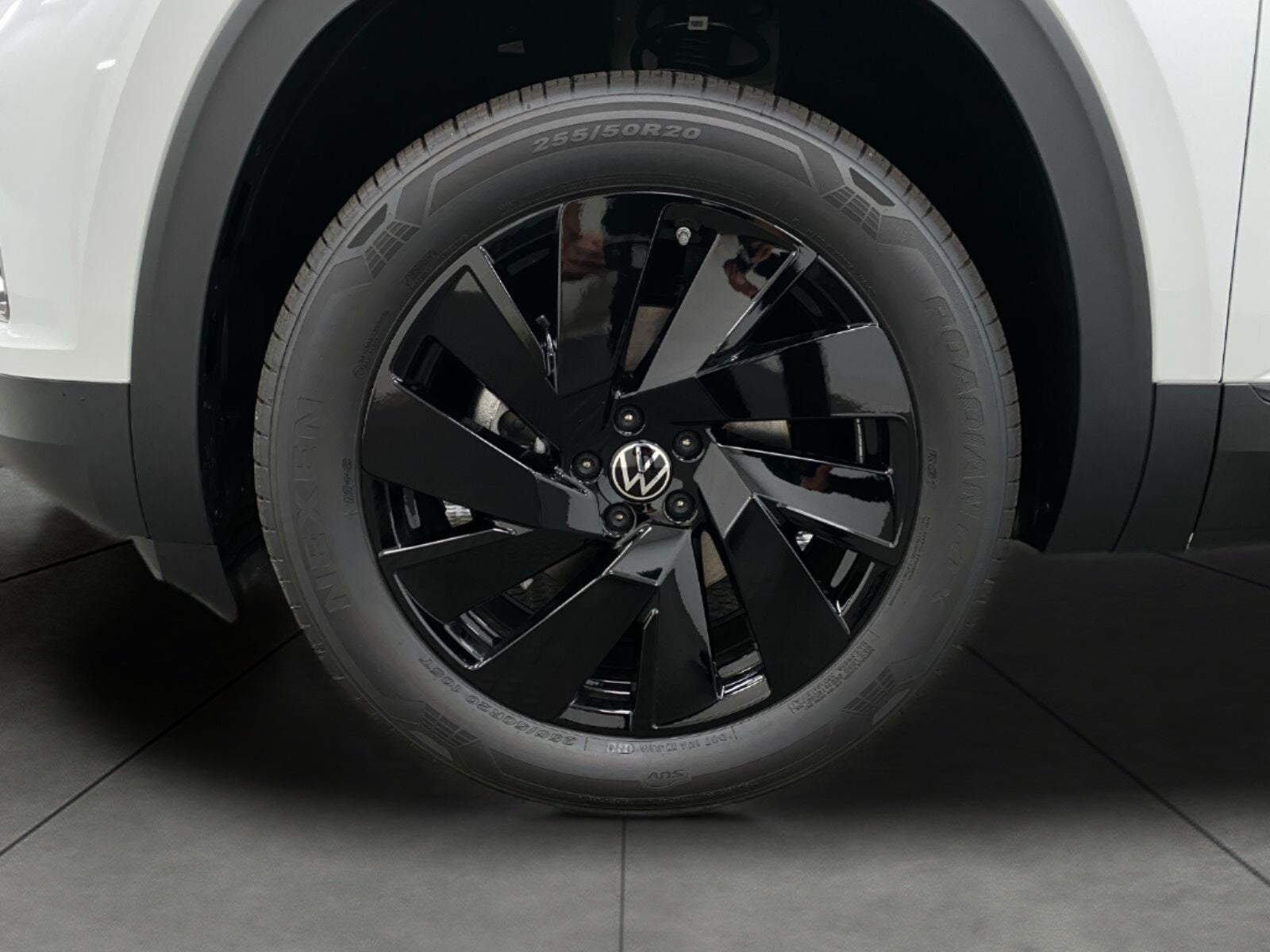 2026 Volkswagen Atlas Cross Sport 2.0T SE w/Technology 4MOTION