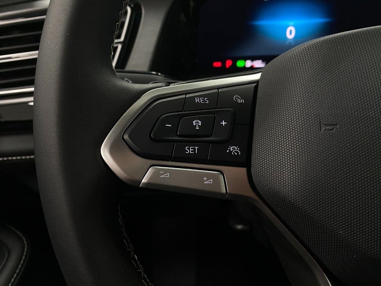 2026 Volkswagen Atlas Cross Sport 2.0T SE w/Technology 4MOTION