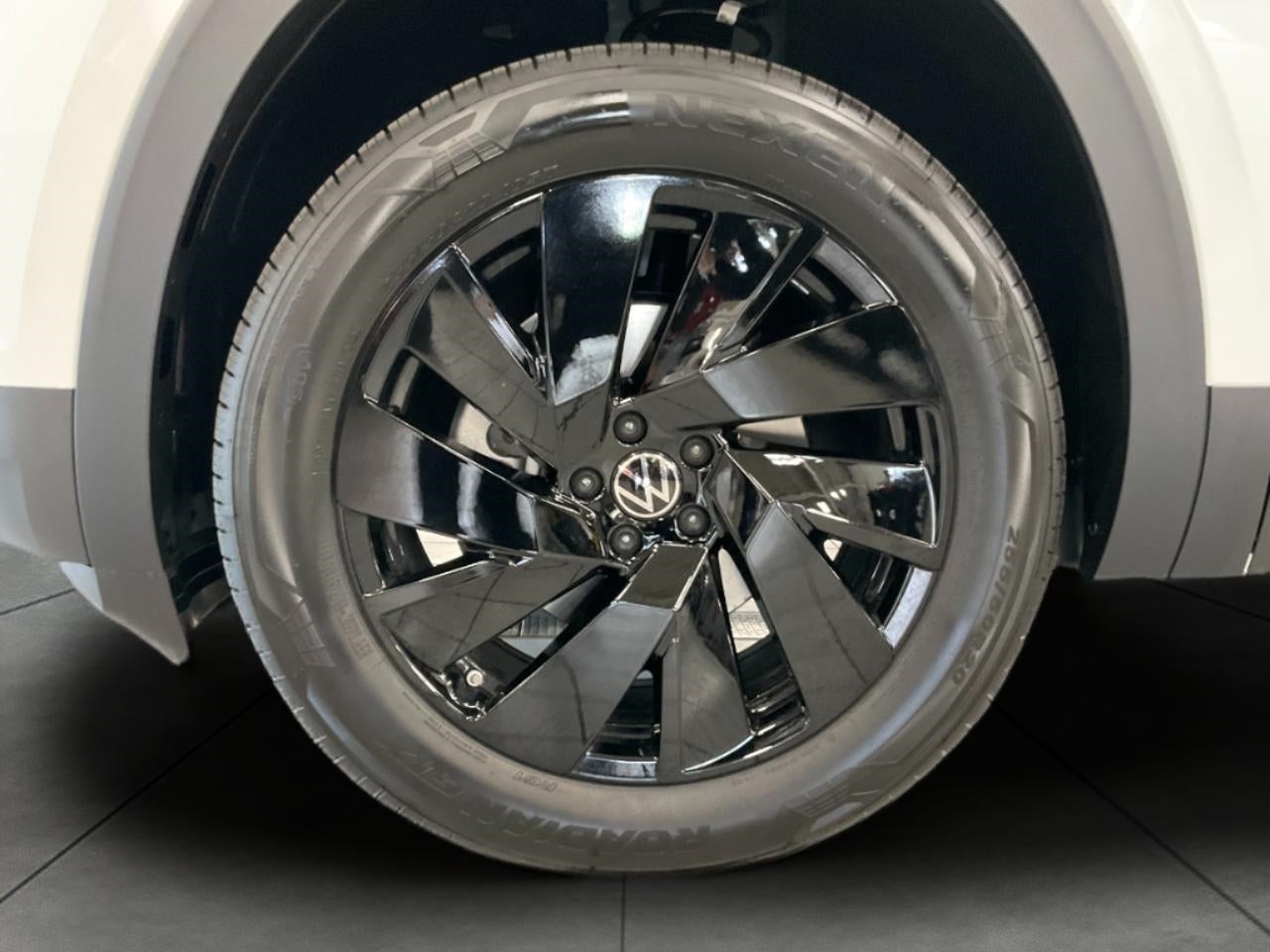 2026 Volkswagen Atlas SE w/Tech - Photo 30